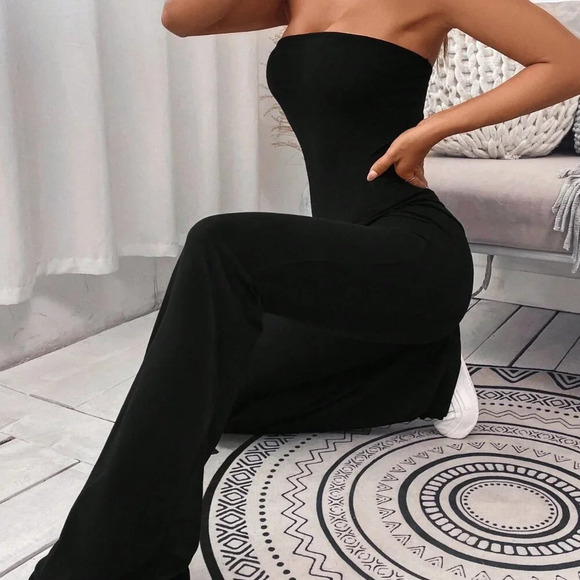 Black Casual Women's Solid Flare Leg Tube Jumpsuit - Picture 4 of 7